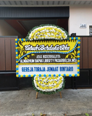 Papan Bunga Duka di Karang Taliwang